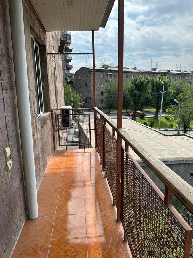 Yerevan Nice Apartment With Balcony For Rent Экстерьер фото